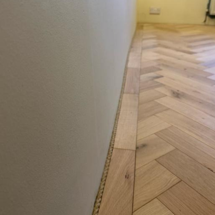 Expansion Gap Solution with No Skirting