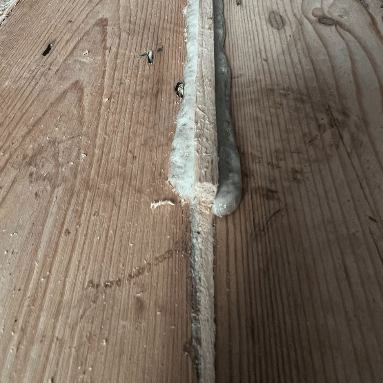 Fitting pine slivers bonded wth polyurethane glue